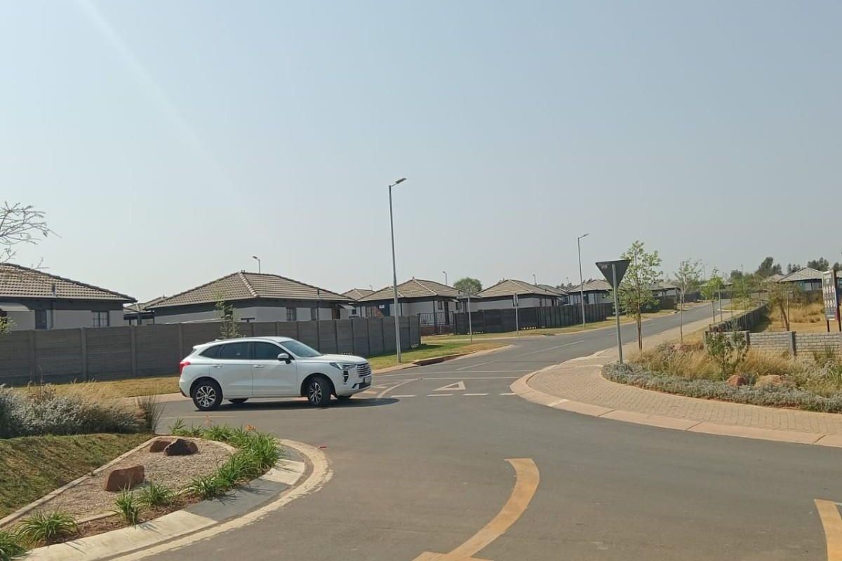 3 bedroom House For Sale in Glenway Estate, Pretoria - Photo 2