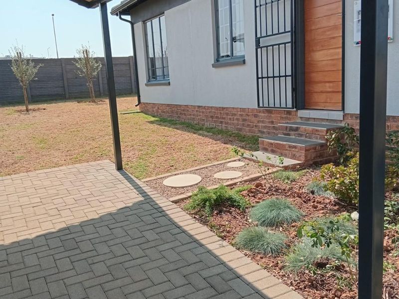 3 bedroom House For Sale in Glenway Estate, Pretoria - Photo 4