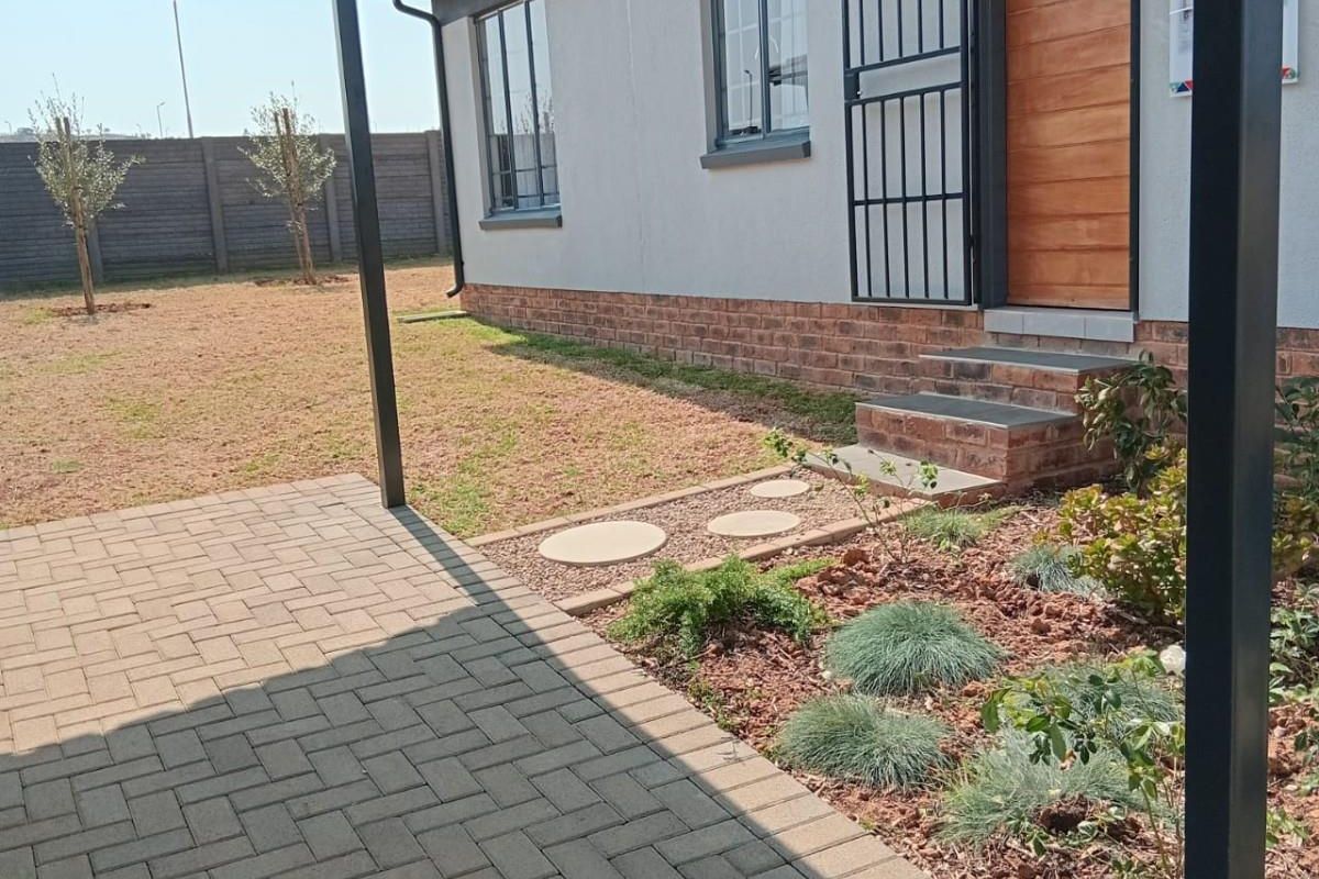 3 bedroom House For Sale in Glenway Estate, Pretoria - Photo 4
