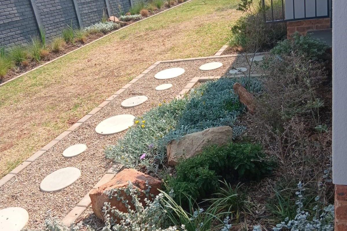 3 bedroom House For Sale in Glenway Estate, Pretoria - Photo 5