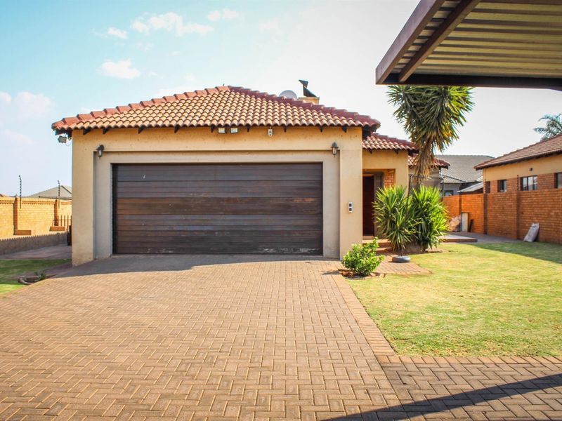 Charming Modern Duet - Where Comfort, Style and Energy Efficiency Meet - Photo 5