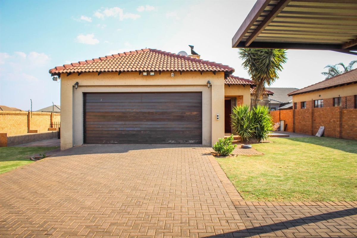 Charming Modern Duet - Where Comfort, Style and Energy Efficiency Meet - Photo 5