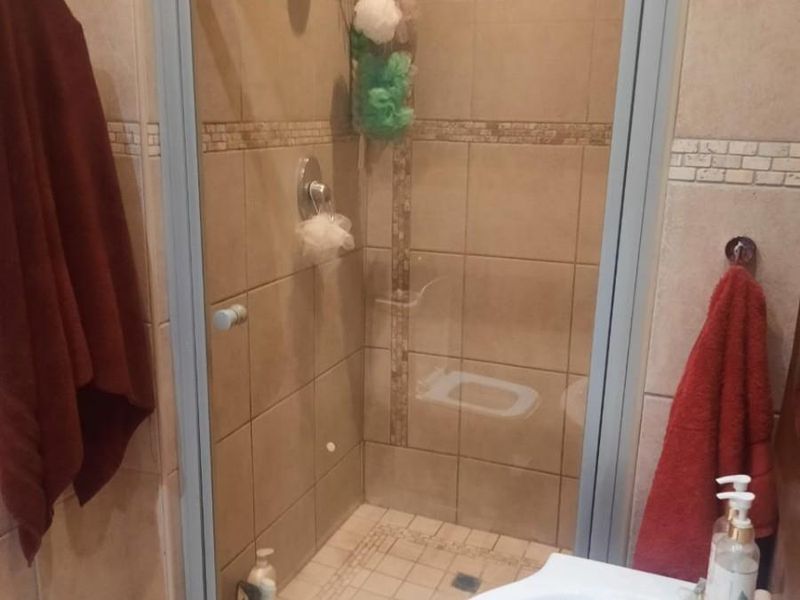 7 Bedroom House For Sale in Meyerspark, Pretoria - Photo 7