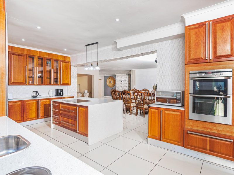 PRICE REDUCED TO SELL  Modern Elegance , Sophisticated Living in Robin Hills, Randburg - Photo 10