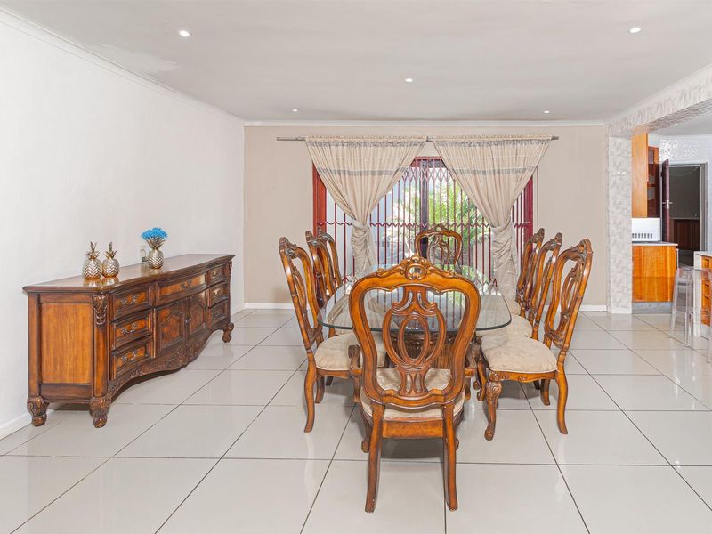 PRICE REDUCED TO SELL  Modern Elegance , Sophisticated Living in Robin Hills, Randburg - Photo 8
