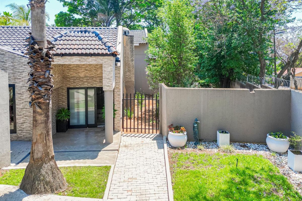 PRICE REDUCED TO SELL  Modern Elegance , Sophisticated Living in Robin Hills, Randburg - Photo 4