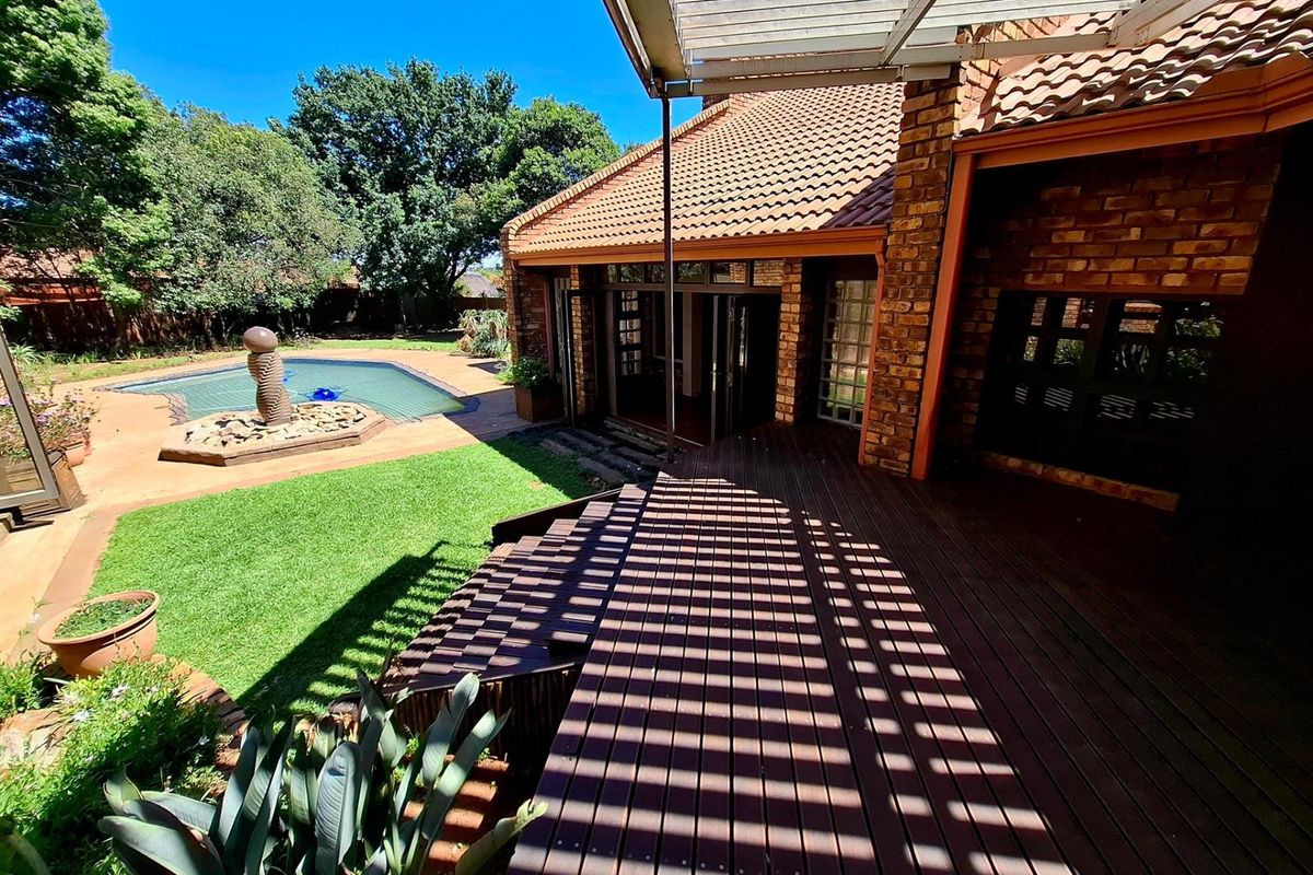 Timeless Elegance in the Heart of Aerorand - Photo 3