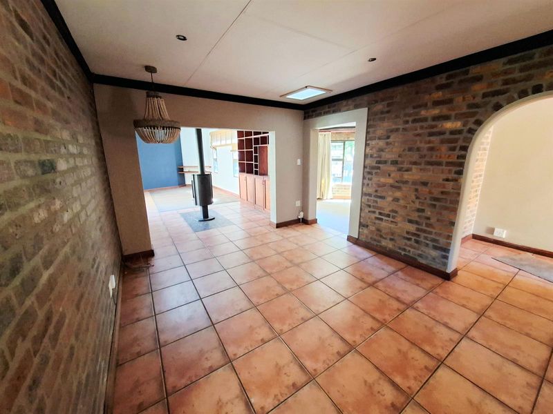 Timeless Elegance in the Heart of Aerorand - Photo 9