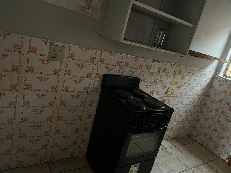 Newly Renovated 2-bedroom Duplex available for rent in Kempton Park secure and well maintained - Photo 7