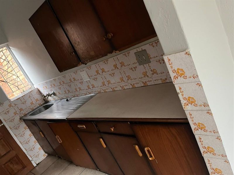 Newly Renovated 2-bedroom Duplex available for rent in Kempton Park secure and well maintained - Photo 6