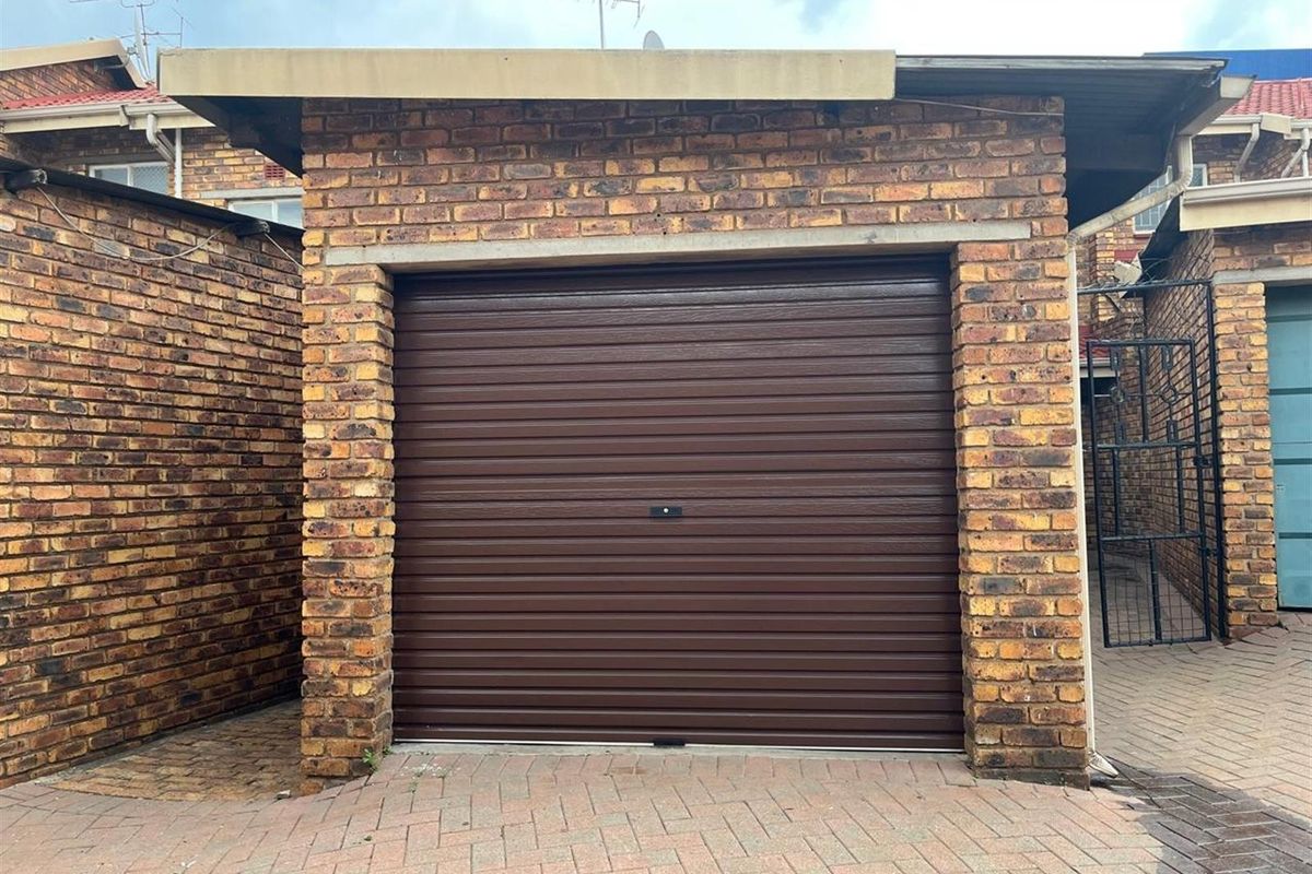 Newly Renovated 2-bedroom Duplex available for rent in Kempton Park secure and well maintained - Photo 4