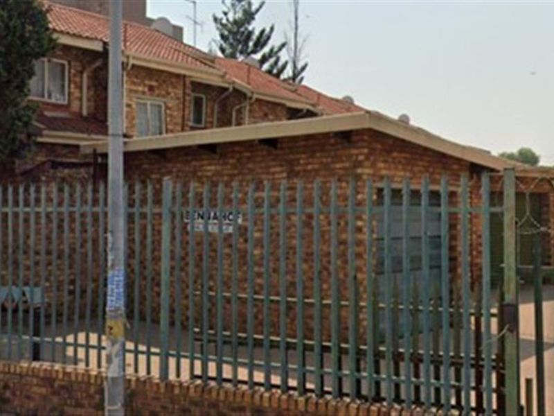 Newly Renovated 2-bedroom Duplex available for rent in Kempton Park secure and well maintained - Photo 2