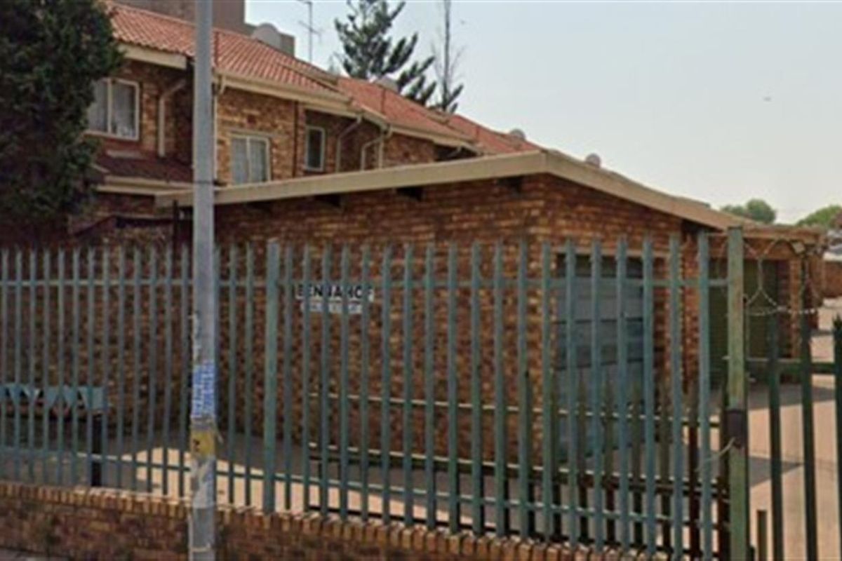 Newly Renovated 2-bedroom Duplex available for rent in Kempton Park secure and well maintained - Photo 2