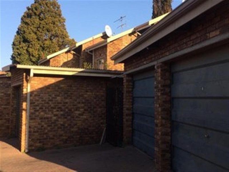 Newly Renovated 2-bedroom Duplex available for rent in Kempton Park secure and well maintained - Photo 3