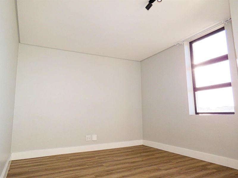 Modern 1-Bedroom Apartment in Silvermine, Conradie Park - Pinelands - Photo 9