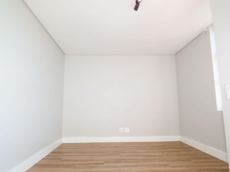 Modern 1-Bedroom Apartment in Silvermine, Conradie Park - Pinelands - Photo 7