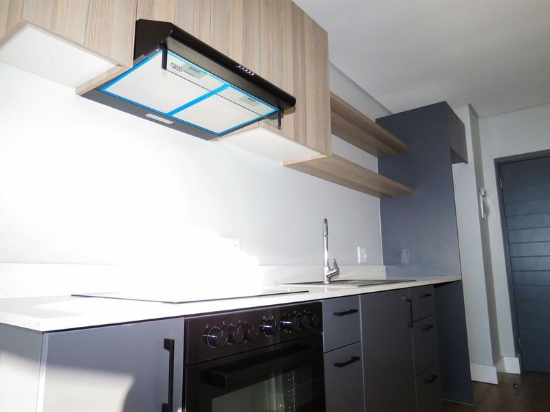 Modern 1-Bedroom Apartment in Silvermine, Conradie Park - Pinelands - Photo 5