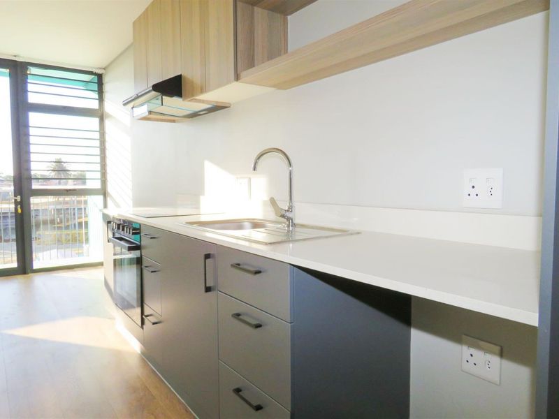 Modern 1-Bedroom Apartment in Silvermine, Conradie Park - Pinelands - Photo 2