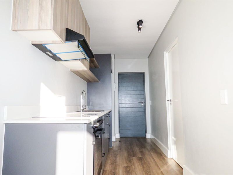 Modern 1-Bedroom Apartment in Silvermine, Conradie Park - Pinelands - Photo 3