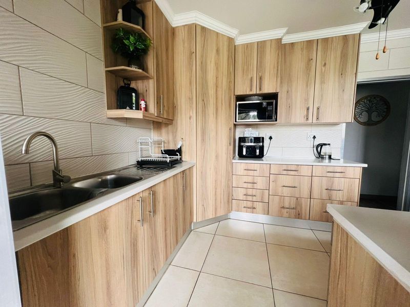 Charming 4-Bedroom Home for Sale in Sasolburg Central - Photo 4