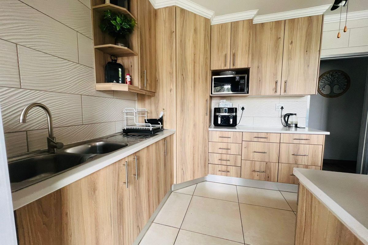 Charming 4-Bedroom Home for Sale in Sasolburg Central - Photo 4