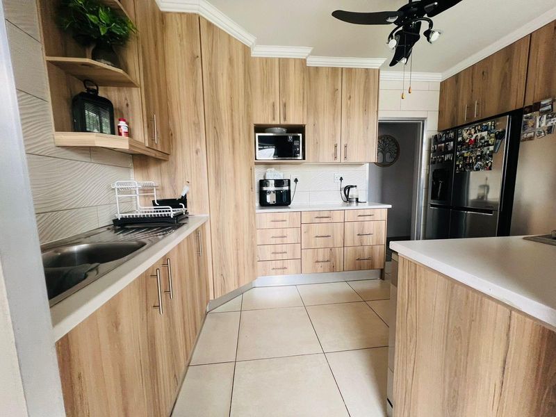 Charming 4-Bedroom Home for Sale in Sasolburg Central - Photo 5