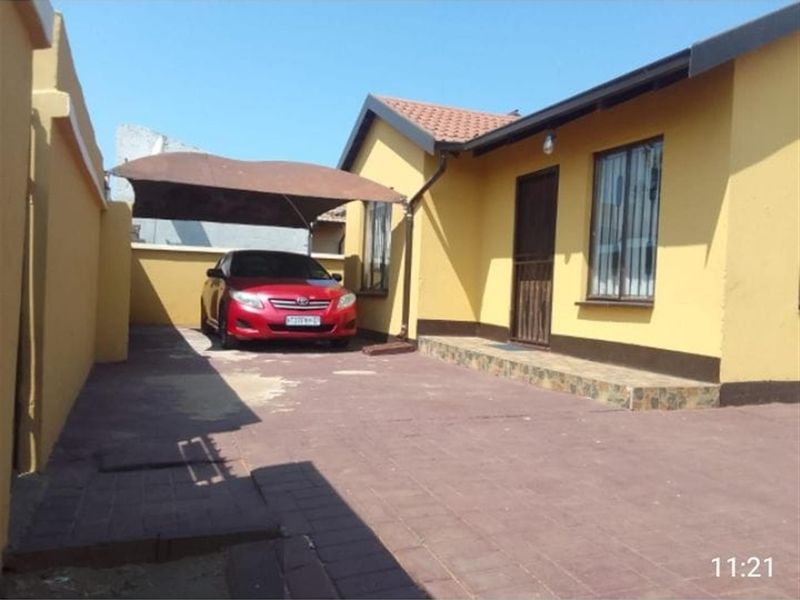 2 Bedroom House For Sale in Protea Glen, Soweto - Photo 4