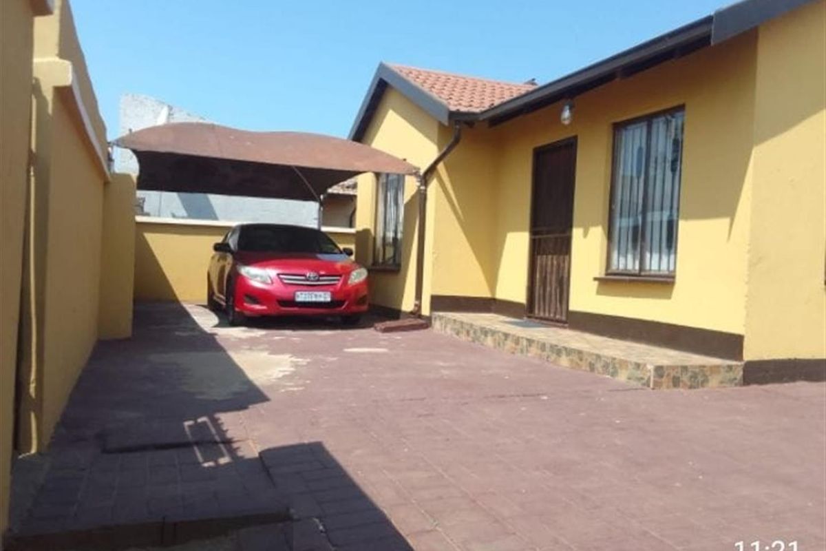 2 Bedroom House For Sale in Protea Glen, Soweto - Photo 4