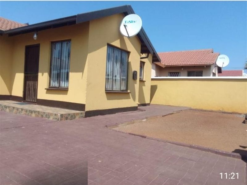 2 Bedroom House For Sale in Protea Glen, Soweto - Photo 3