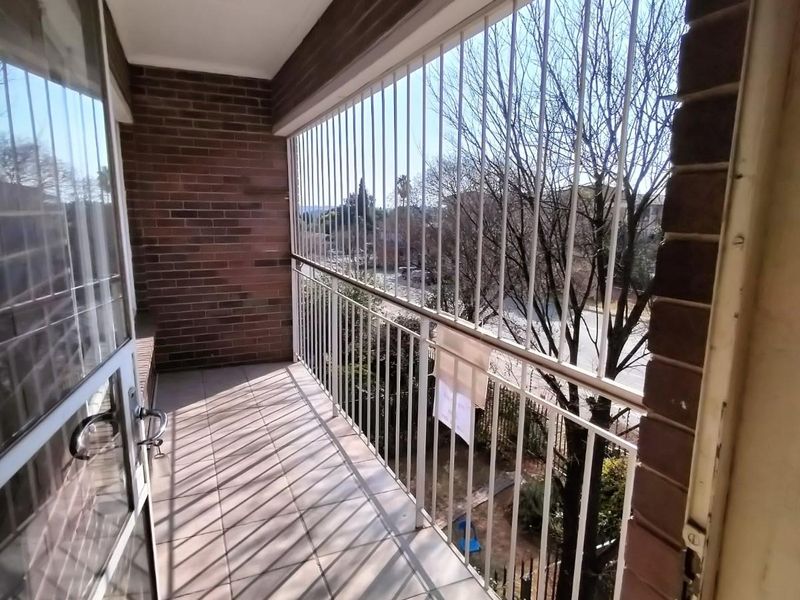 Spacious 2 Bedroom 1 Bathroom Apartment - Photo 7