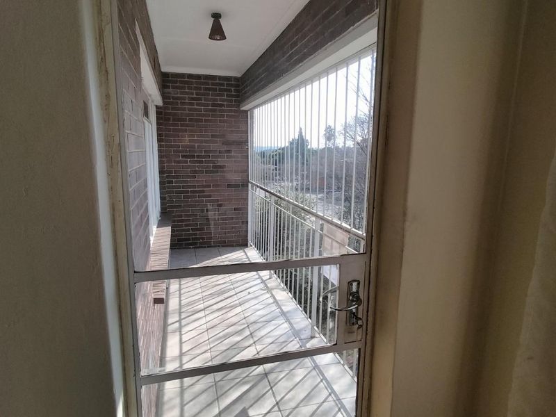 Spacious 2 Bedroom 1 Bathroom Apartment - Photo 6