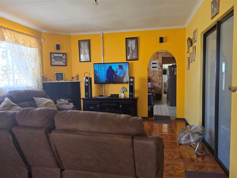 House For Sale in Coronationville, Johannesburg - Photo 6