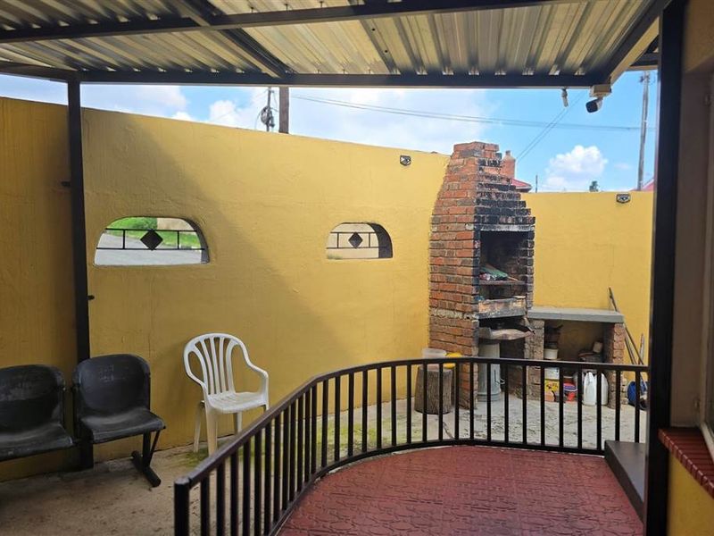 House For Sale in Coronationville, Johannesburg - Photo 4