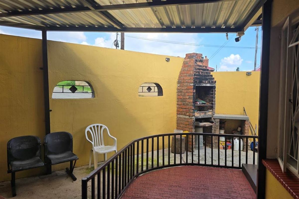 House For Sale in Coronationville, Johannesburg - Photo 4