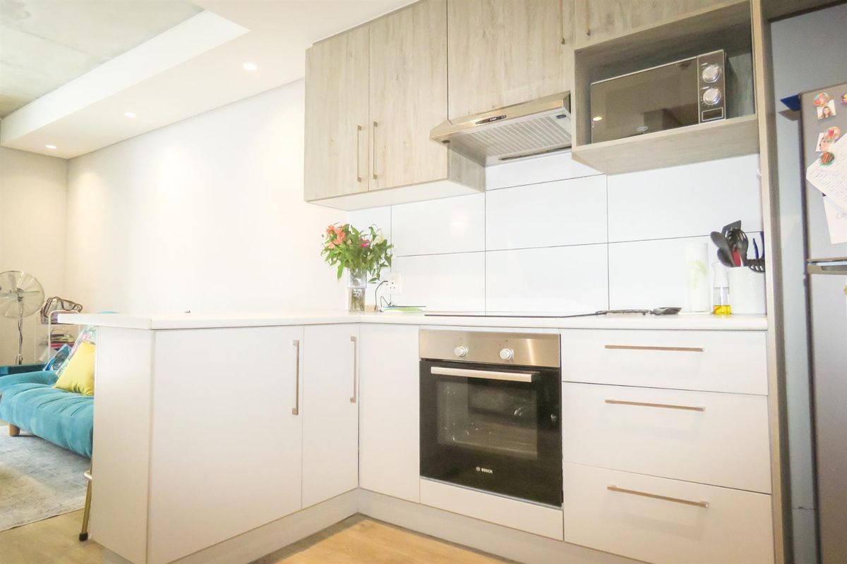 Modern Ground-Floor Apartment in Woodstock Quarter Cape Town- Start Your New Year in Style - Photo 3