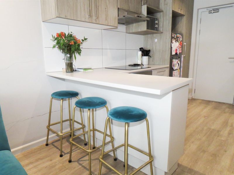 Modern Ground-Floor Apartment in Woodstock Quarter Cape Town- Start Your New Year in Style - Photo 7