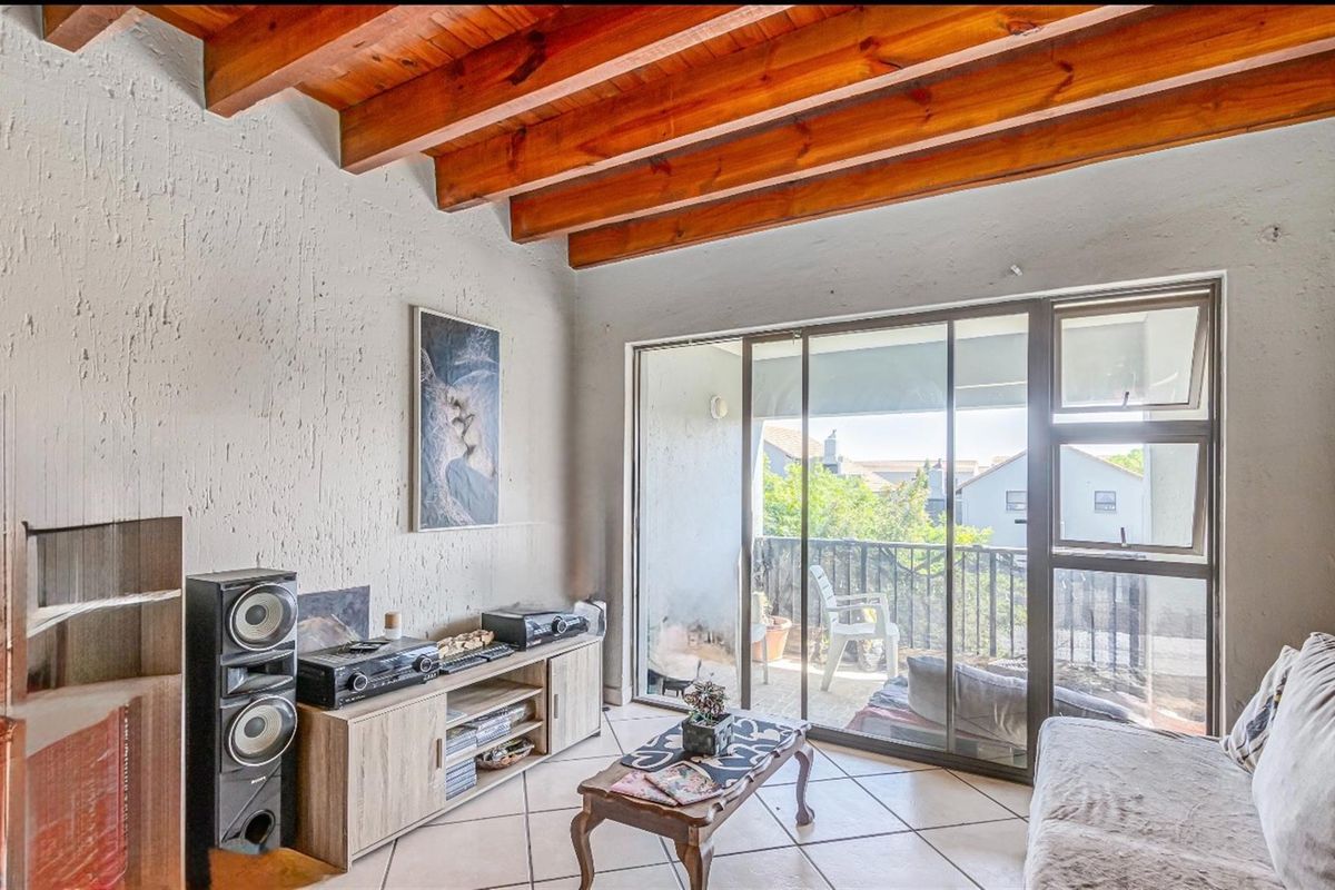 Duplex Apartment For Sale in Paulshof Sandton - 2 bed 2 bath, gas stove, 3 balconies, built-in braai - Photo 2