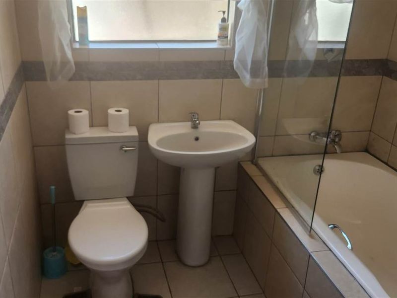 House For Sale in Bosmont, Johannesburg - Photo 6