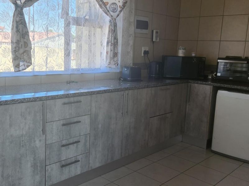 House For Sale in Bosmont, Johannesburg - Photo 4