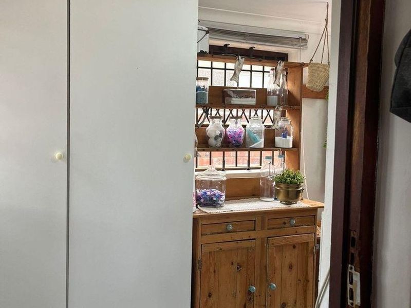 Versatile 3-Bedroom Home with Income-Generating Flatlet in Jeffrey's Bay - Photo 10