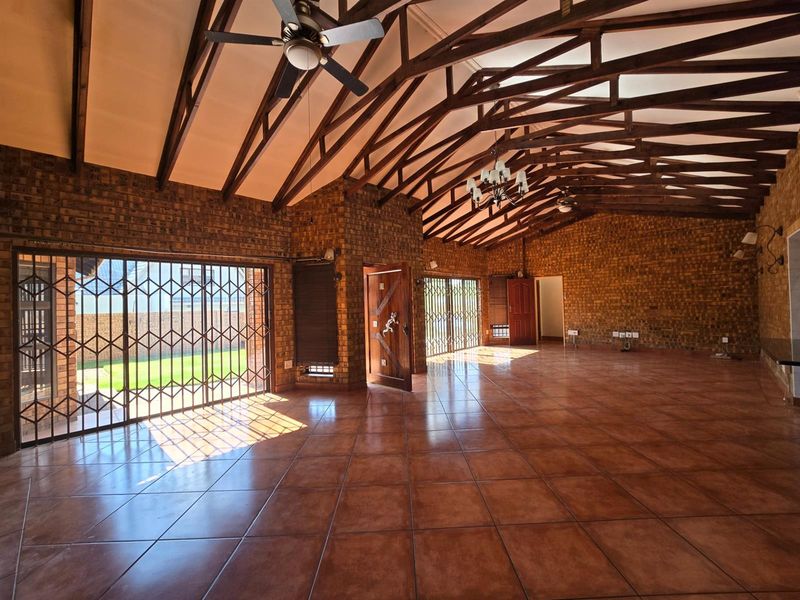 Modern Elegance Meets Effortless Comfort - A Home Designed for Living and Entertaining - Photo 6