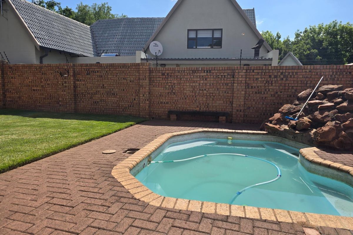 Modern Elegance Meets Effortless Comfort - A Home Designed for Living and Entertaining - Photo 4