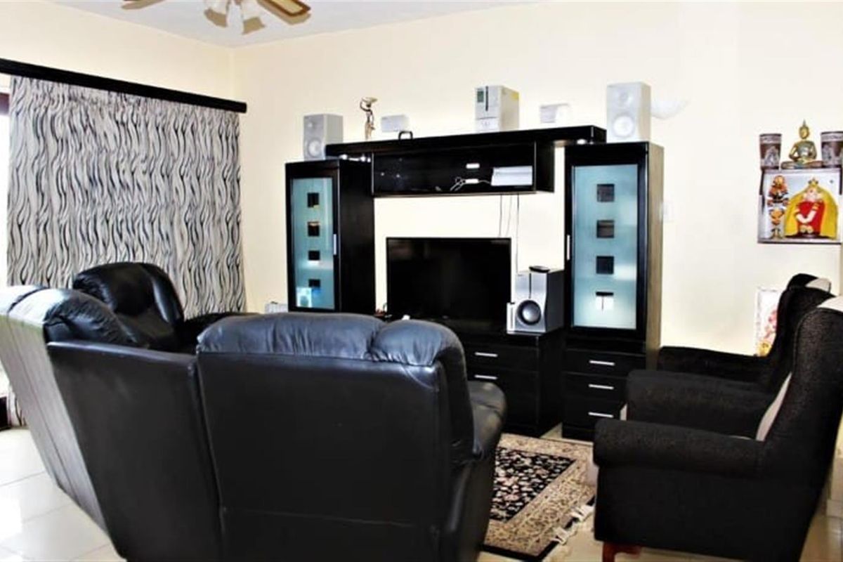 Complex For Sale in Port Edward KwaZulu Natal - Photo 4