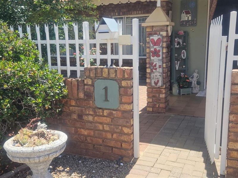 Charming 3-Bedroom Townhouse in Camelot Estate - Photo 5