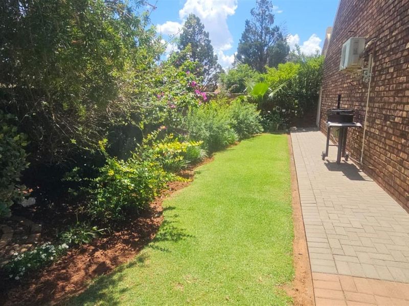 Charming 3-Bedroom Townhouse in Camelot Estate - Photo 10