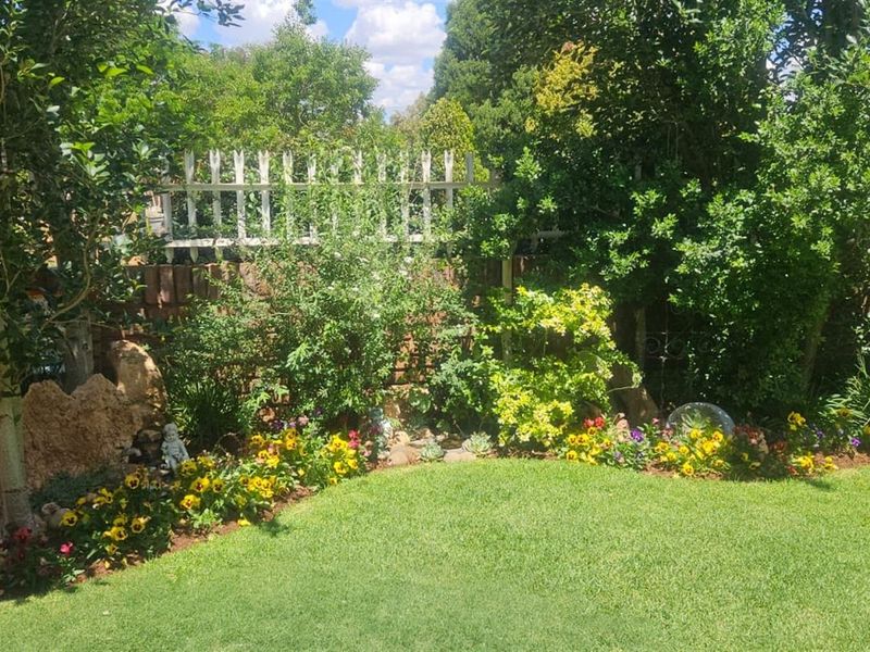 Charming 3-Bedroom Townhouse in Camelot Estate - Photo 8