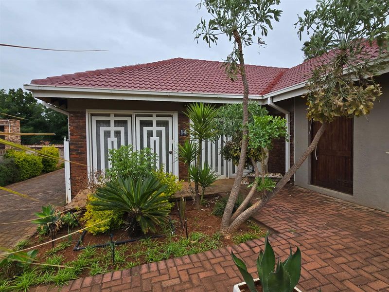 Modern Family Sanctuary with Space, Style, and Dual Living - A Home That Truly Has It All! - Photo 2