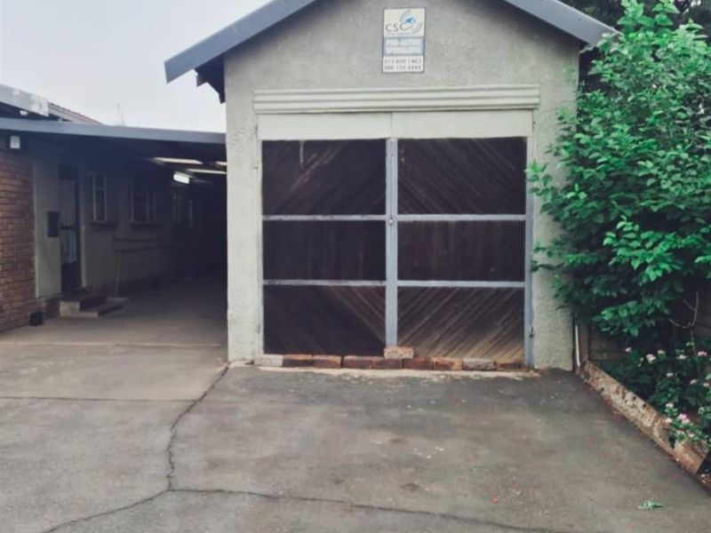 House For Sale in Witbank Ext 16, Witbank - Photo 2