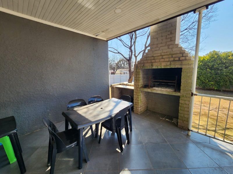 Neat Renovated Freestanding 3 Bedroom Home with 1 Bedroom Flat ,with big yard for sale. - Photo 5