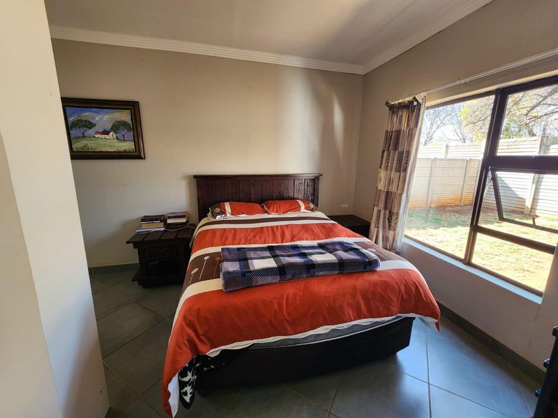 Neat Renovated Freestanding 3 Bedroom Home with 1 Bedroom Flat ,with big yard for sale. - Photo 8